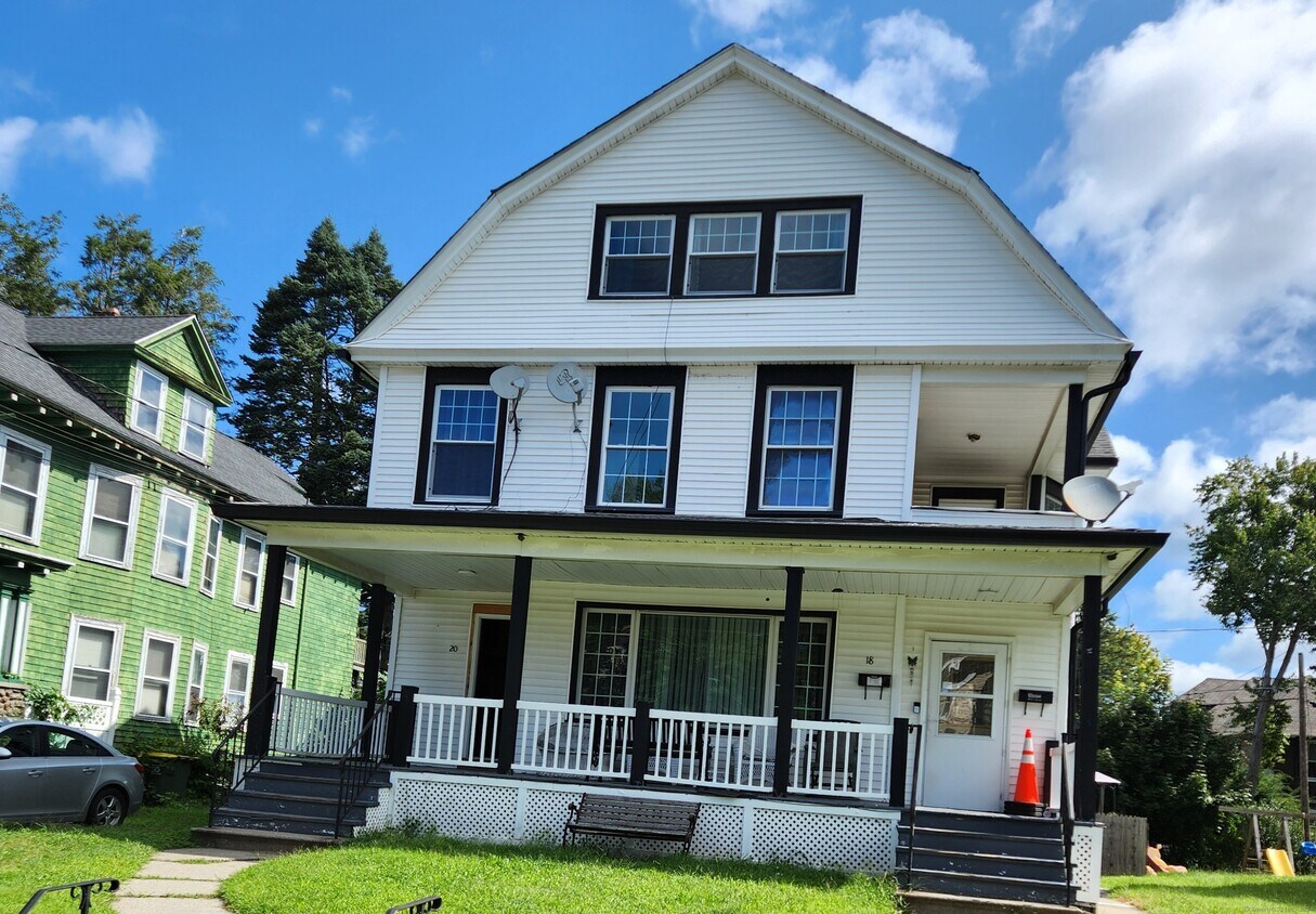 Primary Photo - 18 Crescent St