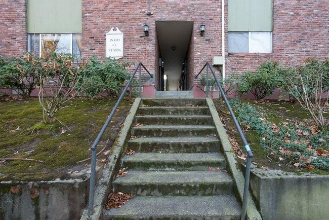 Building Photo - Live the dream in the heart of Buckman!