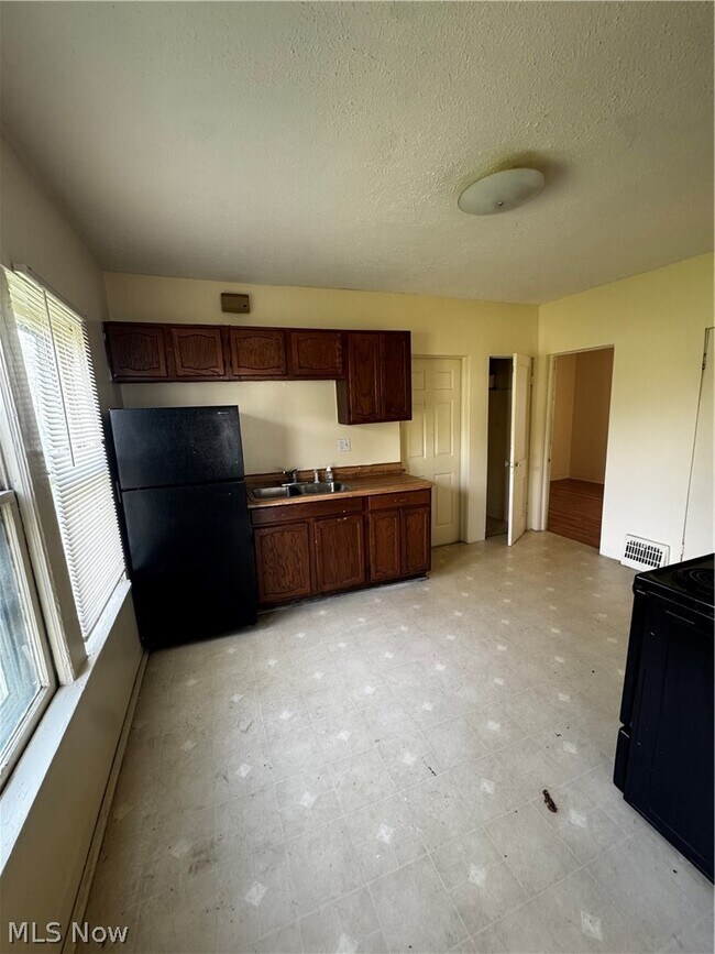 Foto del edificio - 860 Biruta St