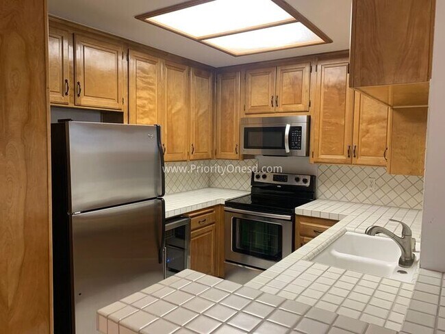 Building Photo - 750 State St