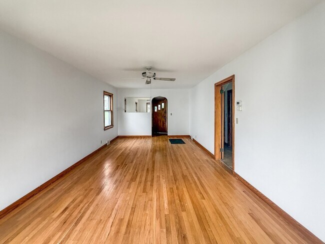 Building Photo - 222 Harding Ave
