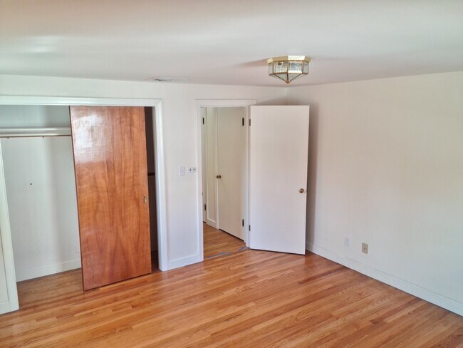 Foto del edificio - 61 Oakley Ln