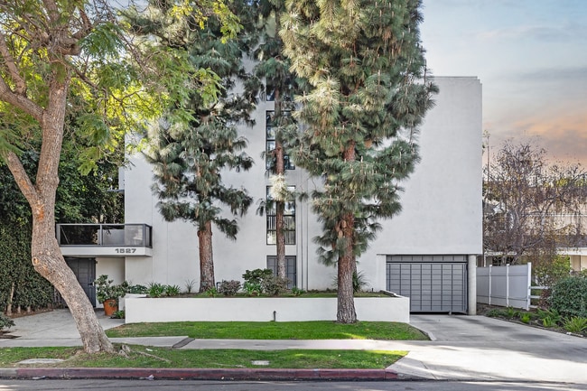 Building Photo - 1527 Veteran Ave