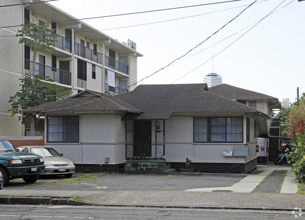 Primary Photo - 1703 S Beretania St