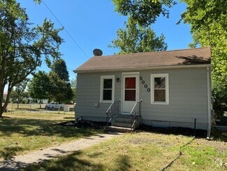 Building Photo - 5000 Hickman Rd
