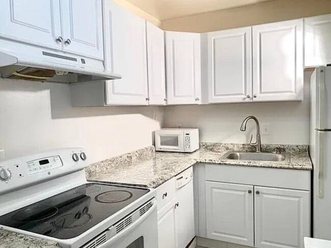Building Photo - 1318 13th St NW