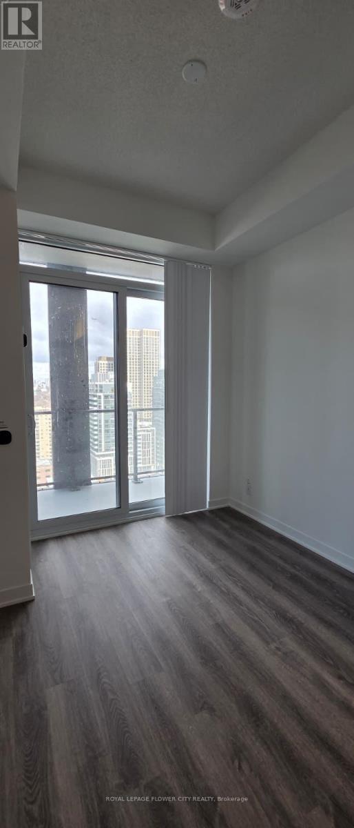 Photo du bâtiment - 180 Front St E