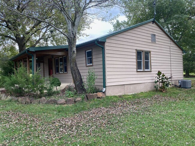 Foto del edificio - 3 Bedroom 1 Bathroom home. Available NOW!