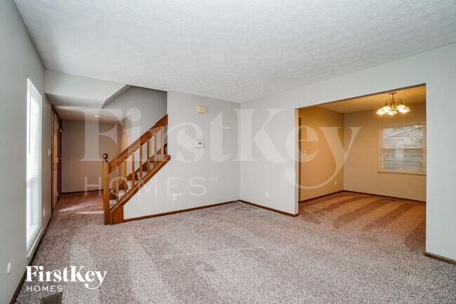 Foto del edificio - 819 Lindenhaven Ct