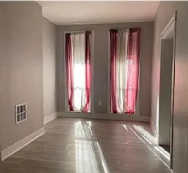 Foto del edificio - 5 Bedrooms 2 Bathroom Home