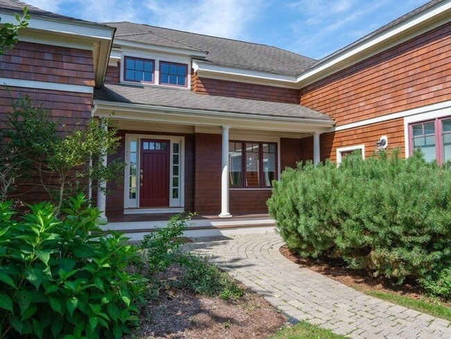 Building Photo - 1 Clubhouse Dr