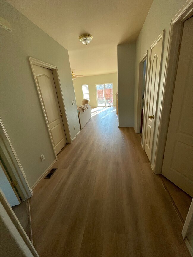 Foto del edificio - 1825 Estates Dr