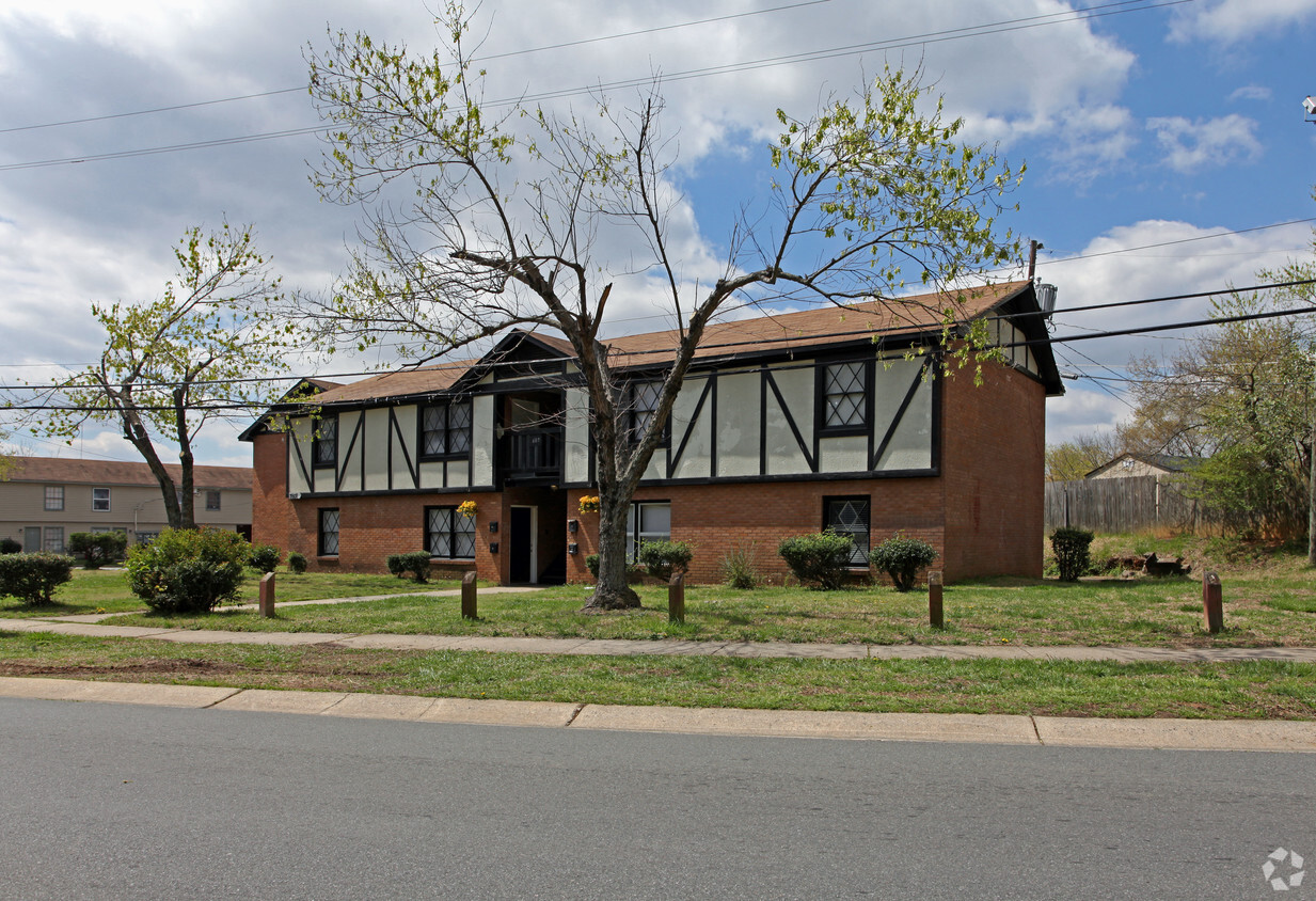 Primary Photo - Derita Woods Apartments