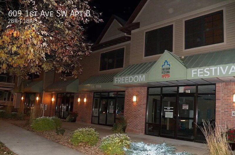 Foto del edificio - 609 1st Ave SW