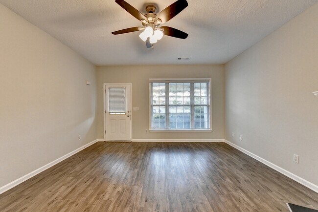 Foto del edificio - 3415 Oxwell Dr