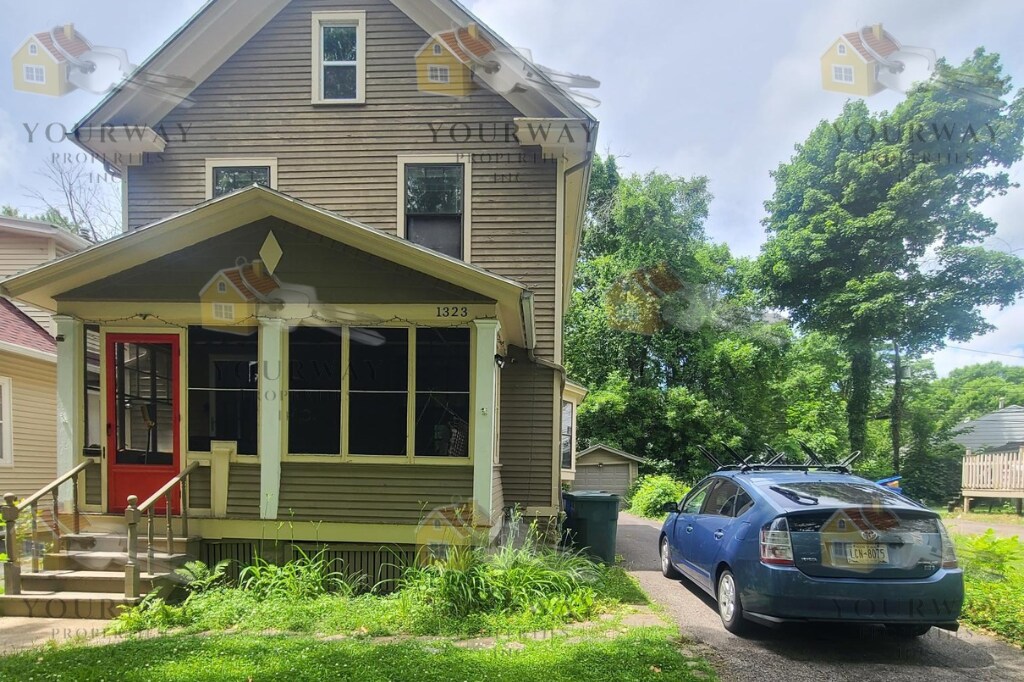 Foto principal - 1323 Genesee St