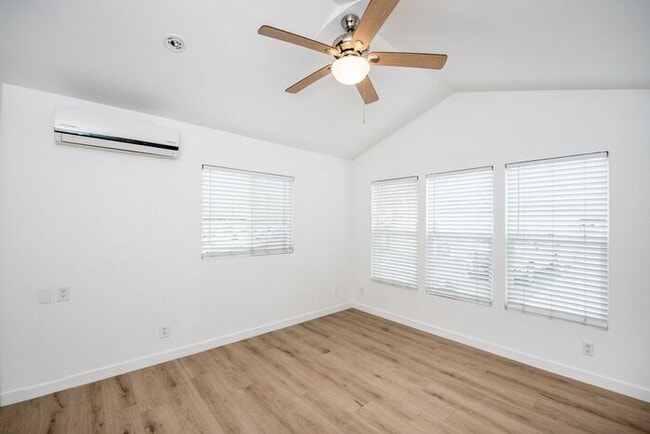 Photo - Newly Renovated 1 Bedroom Cottage House