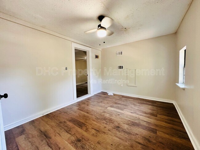 Foto del edificio - 2207 Bell St