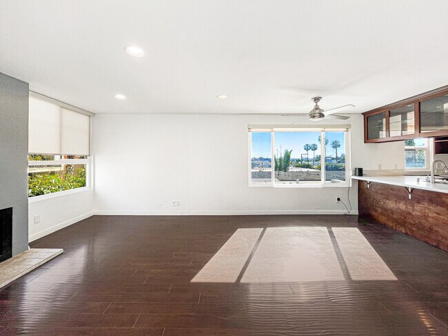 Foto del edificio - 960 N San Vicente Blvd