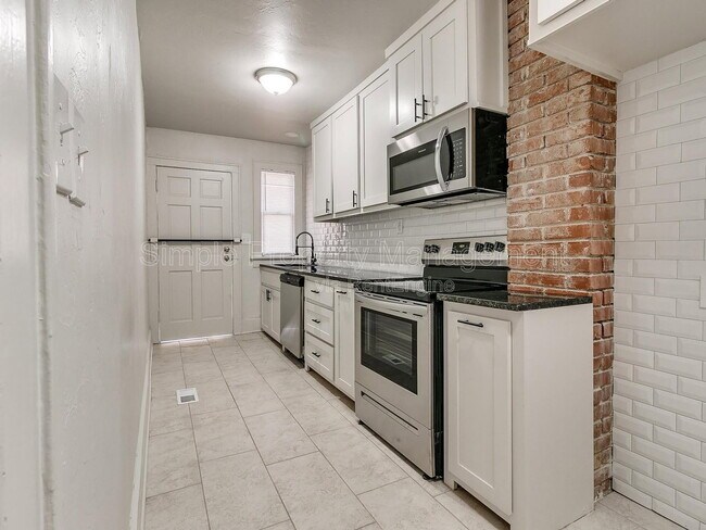 Foto del edificio - 943 East Dr