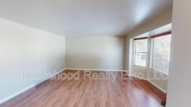 Foto del edificio - 2651 Shadow Ridge Dr