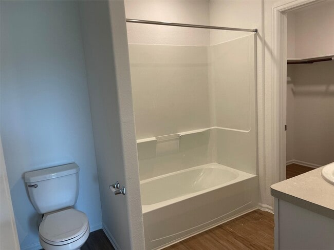 Foto del edificio - 440 Jewett Meadow Dr