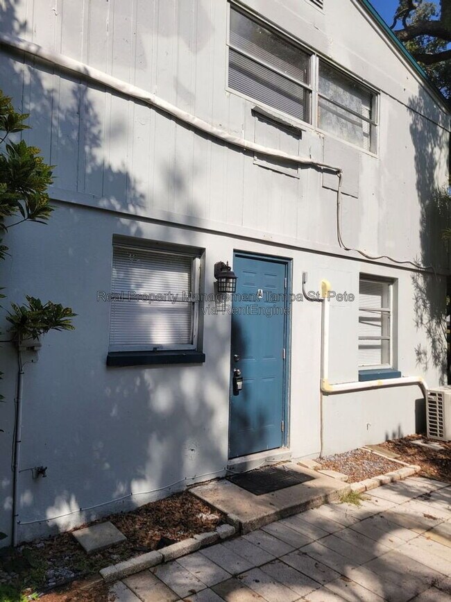 Foto del edificio - 643 Wisteria Ct