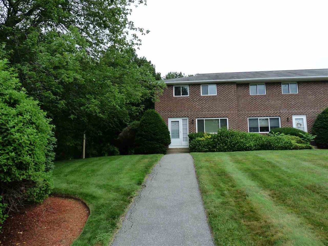 Primary Photo - 1 Oakridge Dr