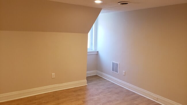 Bedroom - 5514 Stanton Ave