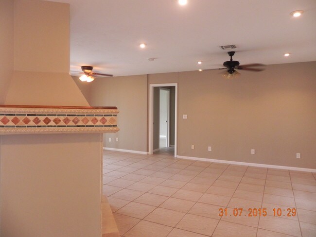 Building Photo - 18068 Doral Dr