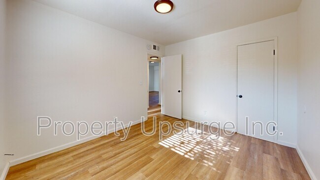 Foto del edificio - 415 Lake Blvd