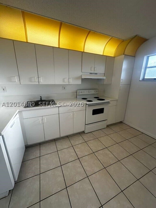 Foto del edificio - 2903 NE 163rd St