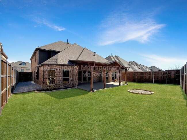 Foto del edificio - 14617 Shady Grove Ln