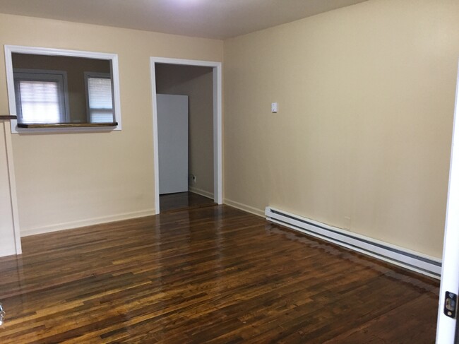 Building Photo - 16 Maple Ln
