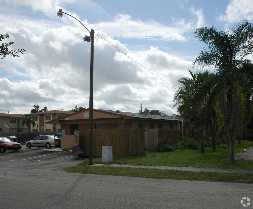 Foto del edificio - 2230 Madison St
