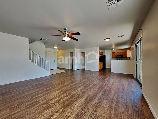 Foto del edificio - 6727 W Desert Ln