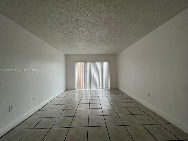 Foto del edificio - 3710 NW 21st St