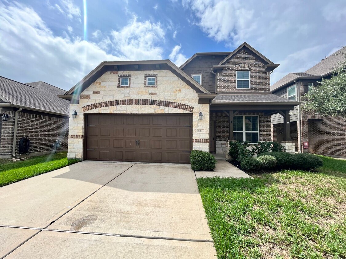 Foto principal - For Lease | 4 Bed, 3.5 Bath | 3,044 Sq Ft ...