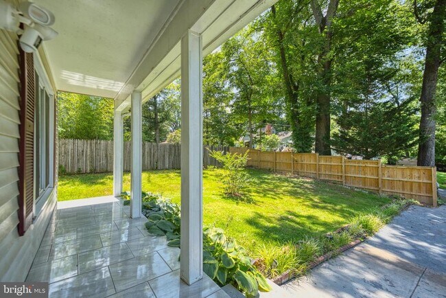 Foto del edificio - 12805 Poplar St
