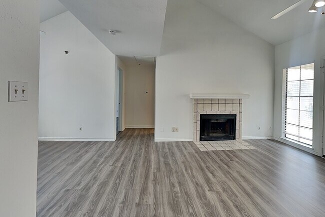 Foto del edificio - 3105 San Jacinto St