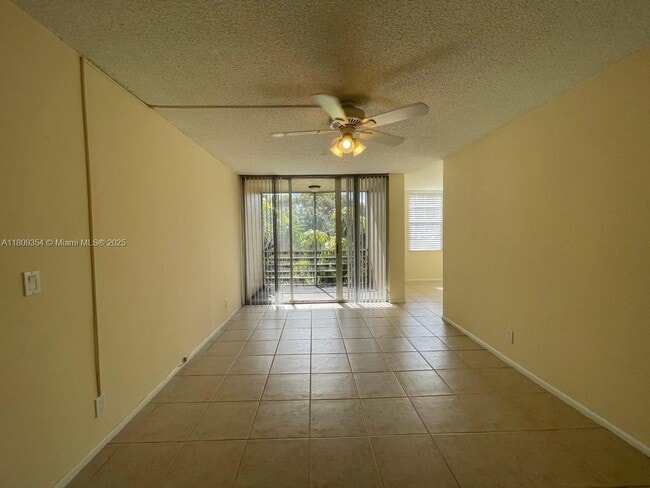 Foto del edificio - 9431 Live Oak Pl