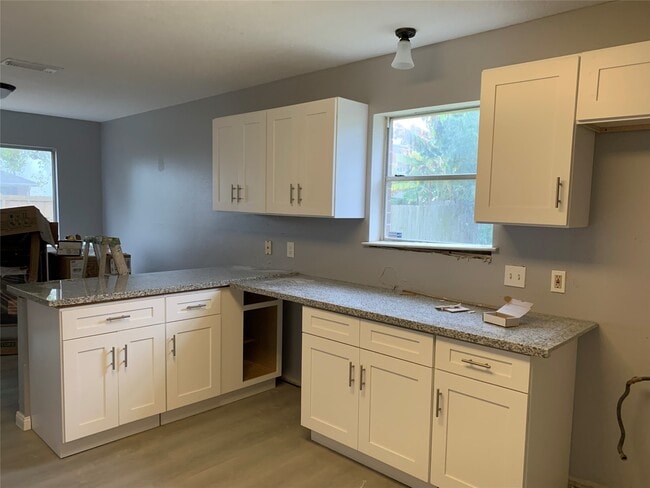 Foto del edificio - 7022 Harpers Dr