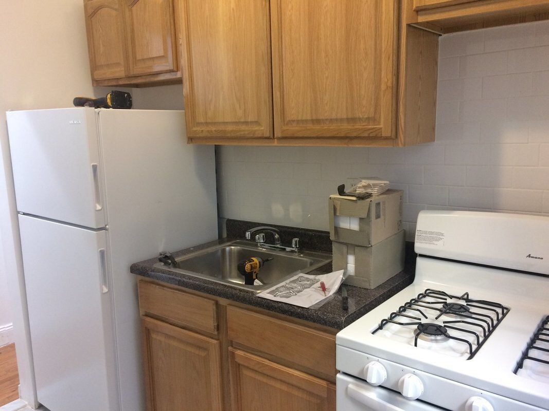 Primary Photo - 2420 Bronx Park E