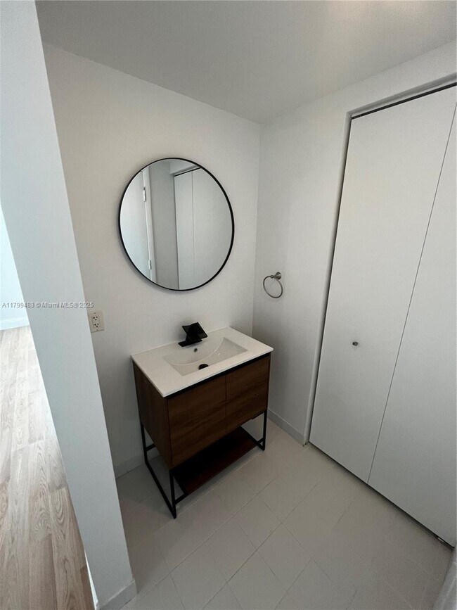 Foto del edificio - 690 SW 1st Ct