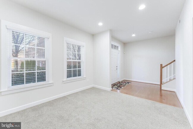 Foto del edificio - 3104 Magellan Ct