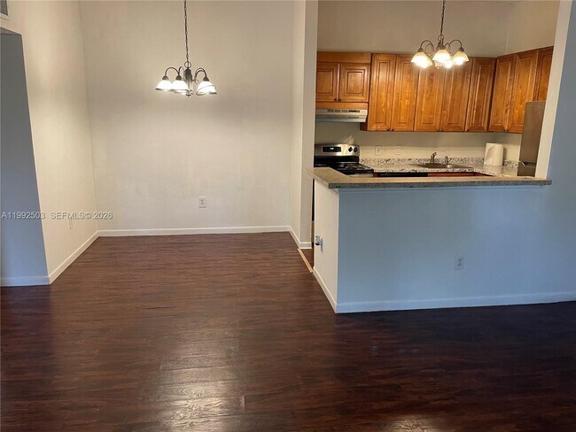 Foto del edificio - 819 NE 199th St