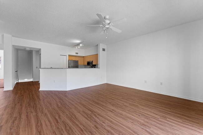 Building Photo - 310 Crestwood Cir