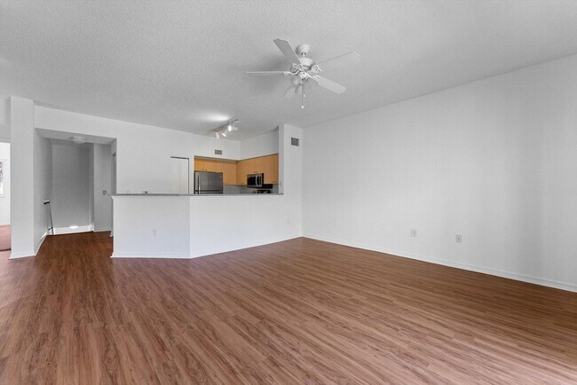 Foto del edificio - 310 Crestwood Cir