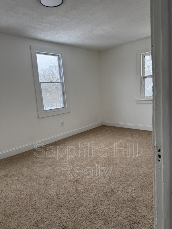 Building Photo - 10414 Nelson Ave