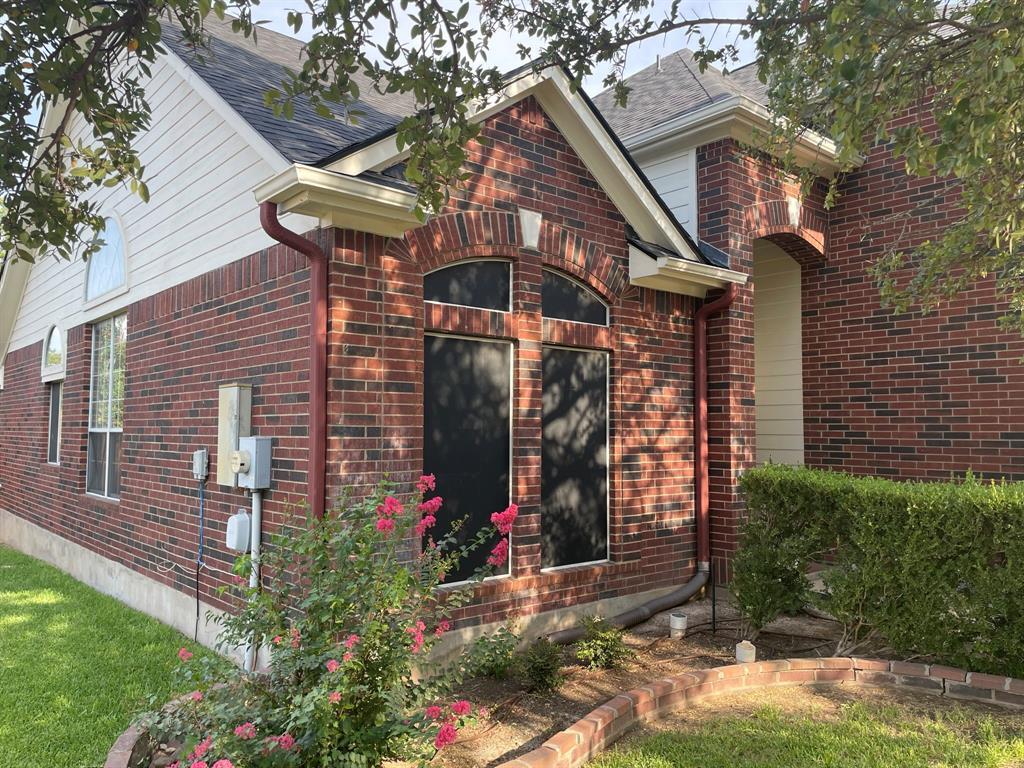 Primary Photo - 2324 S Crossing Dr
